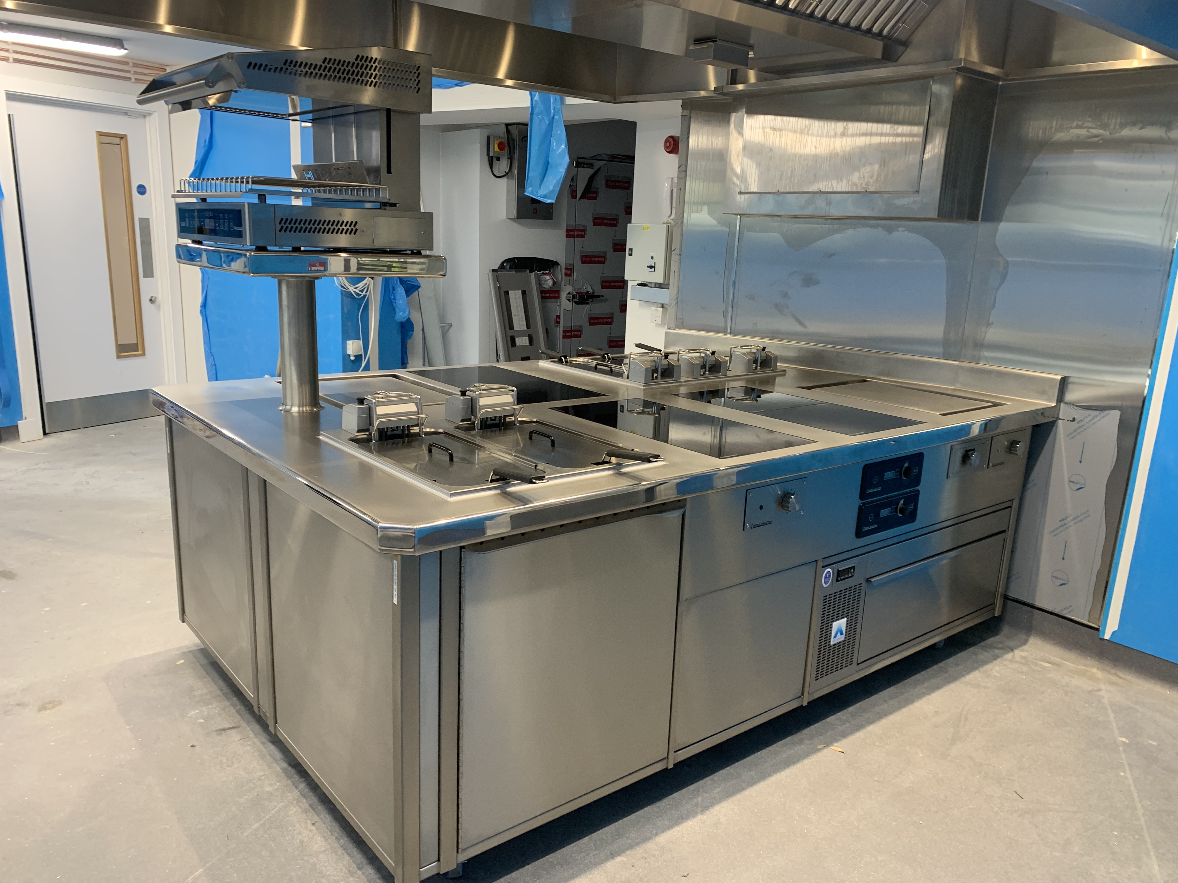 30 608 Saltdean Lido 2 x 10kW Slider 2 x kW medium duty hobs 2 x singe french planchas 1 x SAL 01 2 x Fri Fri 622 1 x FriFri 211 2 x Adande VCS1