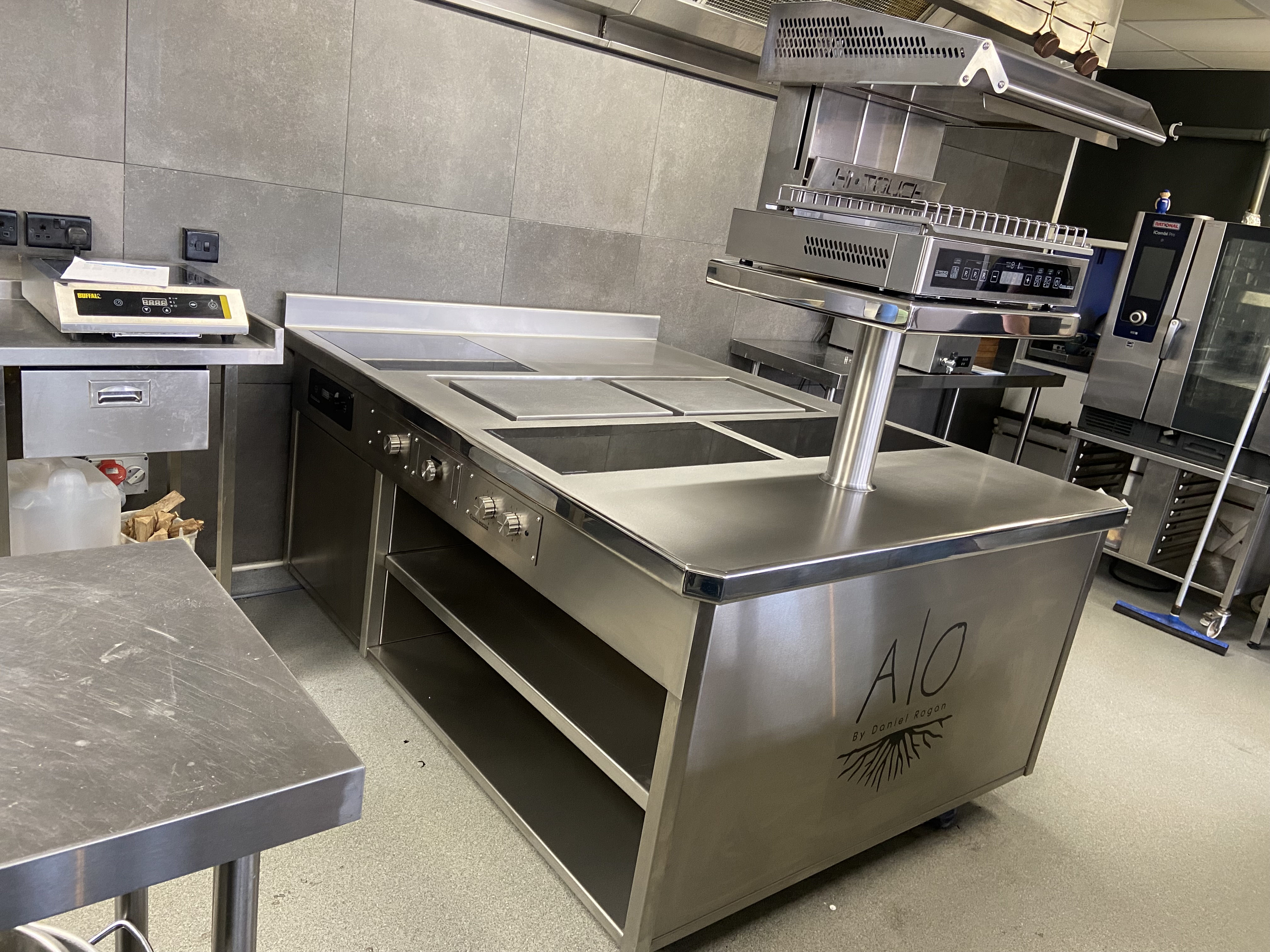 30 640 Restaurant AO 1 x 10kW Slider 2 x 5kW heavy duty hobs 1 x 3kW MD stockpot hobs 2 x Single French planchas 1 x SAL 01