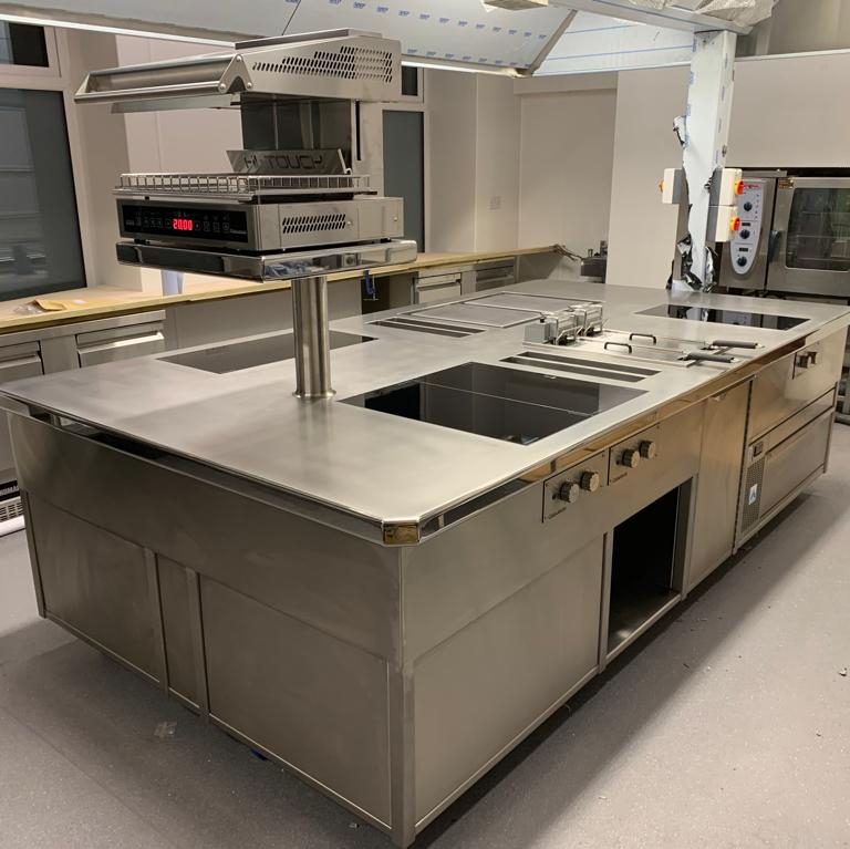 Control Induction Housel Bay Hotel Cooking Suite