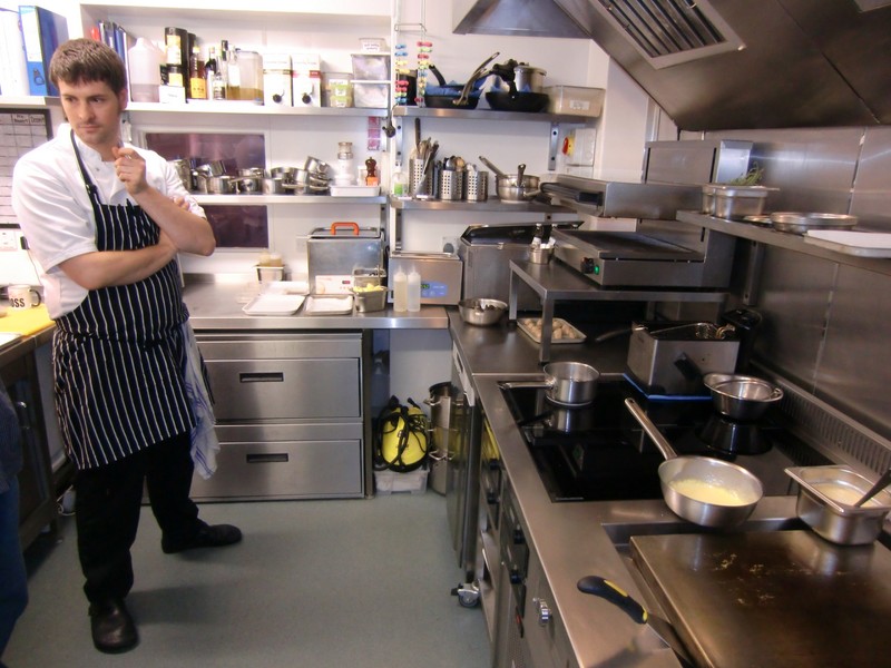 jon howe and his induction stove with plancha 800x600